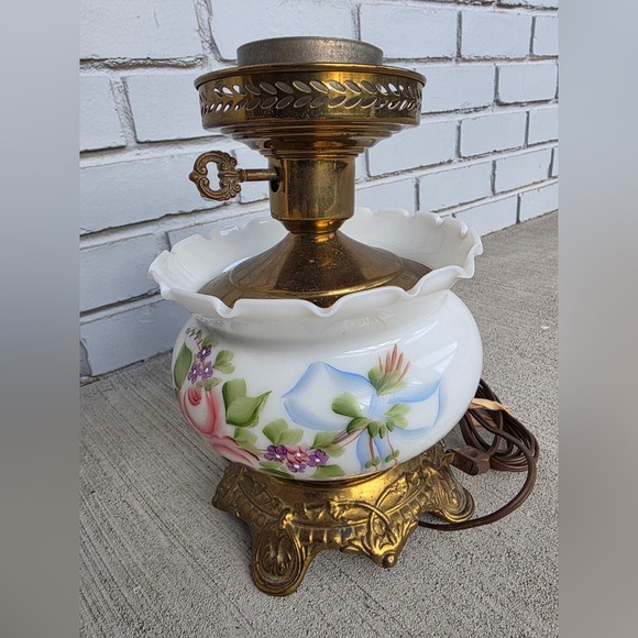 Antique Hand Painted Milk Glass Table Lamp Brass Lion Paw Base Turn Key Vintage